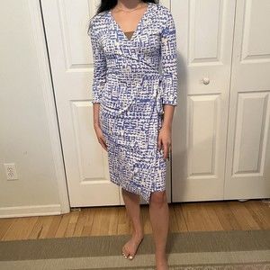 Diane Von Furstenberg "Julian" True Wrap Dress Blue White Print Size 2